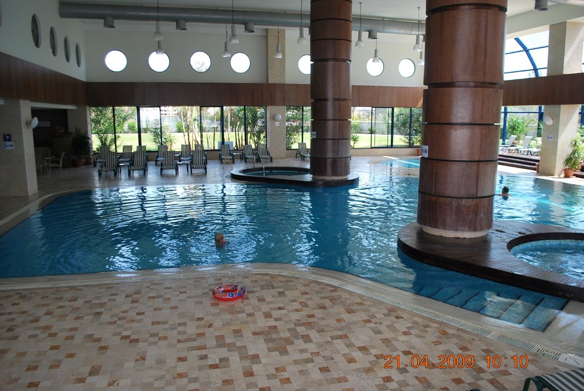 imagini hotel TITANIC LARA